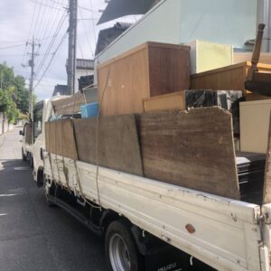 萩市で2トントラック2台分の家具、粗大ゴミ回収
