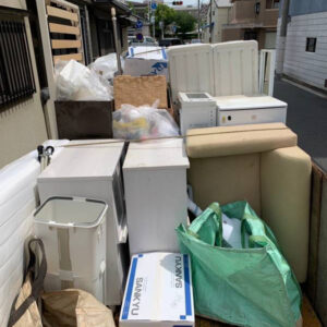 家具断捨離で大量の不用品回収！！