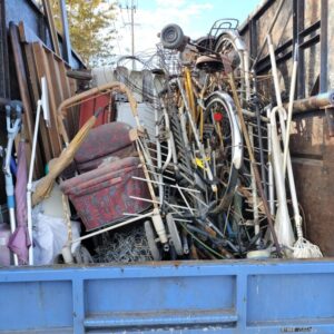 下関市で庭に投げっぱなしになっていた自転車やガラクタの処分。