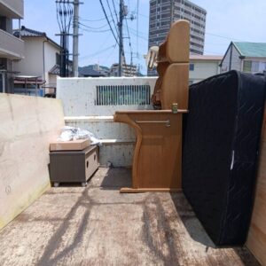 山口市で家の片付け中に重たい学習机処分